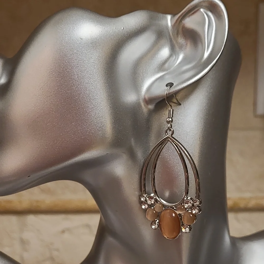 NWT Peach Crystal Oval Silver Drop Earrings